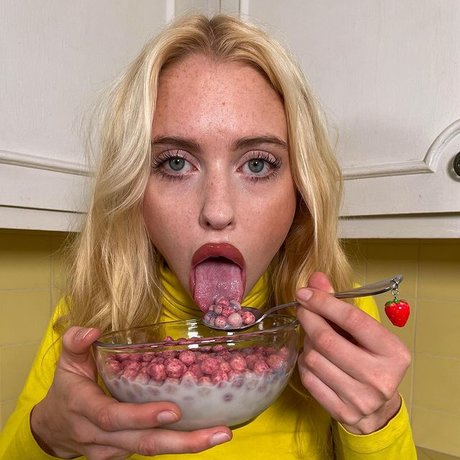 Chloe Cherry