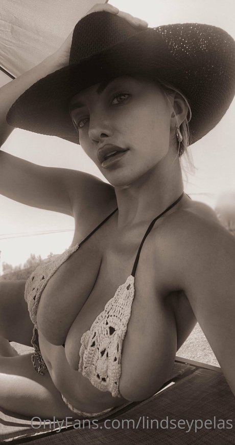 Lindsey Pelas