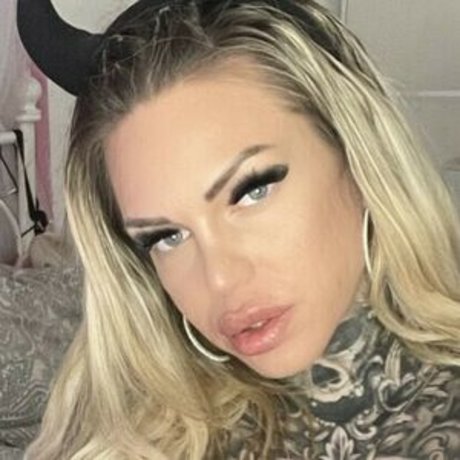 Naken läckt OnlyFans-bild av Tsmiadeluxxe