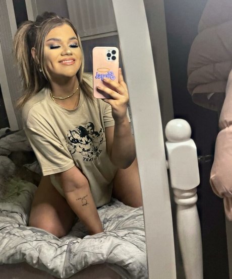 Nacktes geleaktes OnlyFans-Foto von Molly Georgia Leach