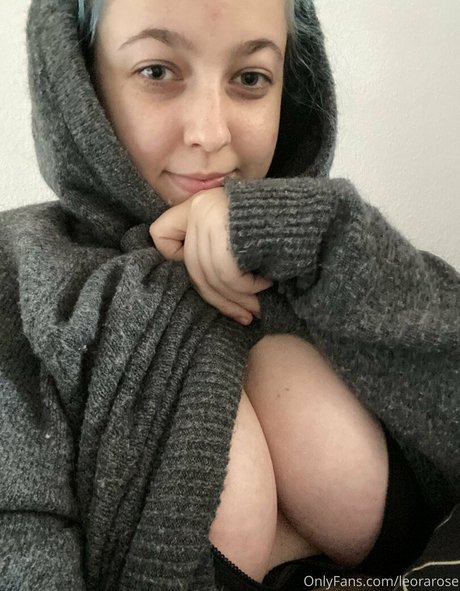 Обнаженная фотография утечки OnlyFans от Leorarose