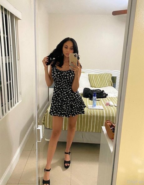 Alasti lekkinud OnlyFans-i pilt Arianamarie