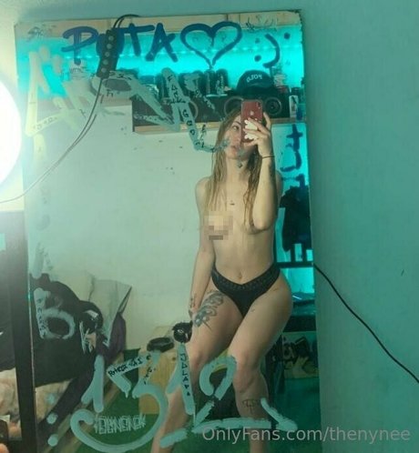Naken läckt OnlyFans-bild av Thenynee