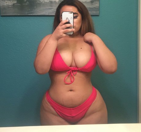 Naakte gelekte OnlyFans-foto van Jenessa