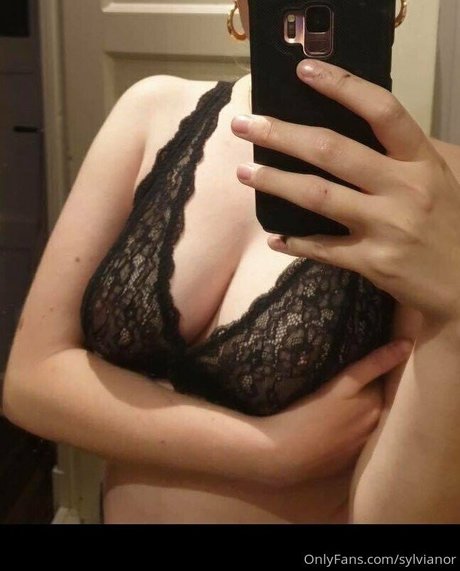Alaston vuotanut OnlyFans-kuva Sylvianor