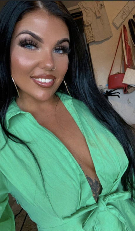 Naken läckt OnlyFans-bild av Carlisle