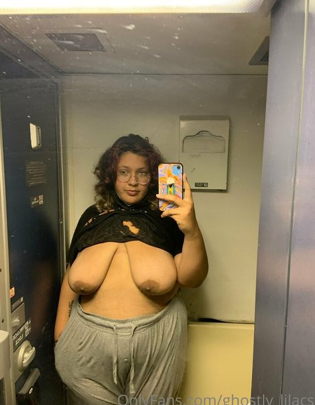 Nacktes geleaktes OnlyFans-Foto von Ghostlylilacs
