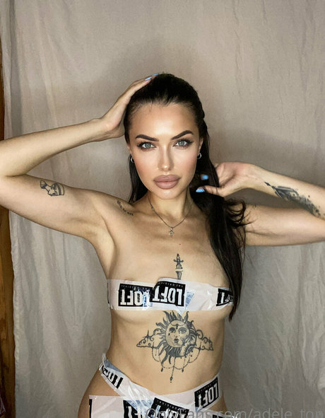 Naken läckt OnlyFans-bild av Adeletop