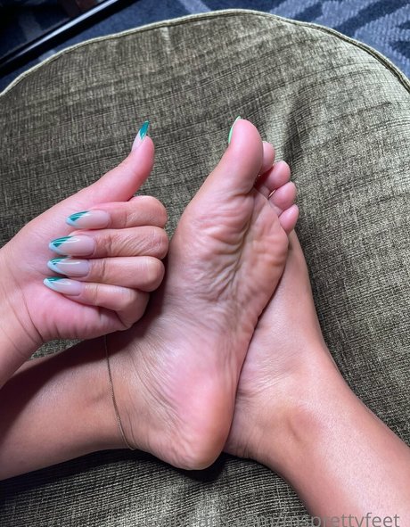 Naken läckt OnlyFans-bild av Msprettyfeet