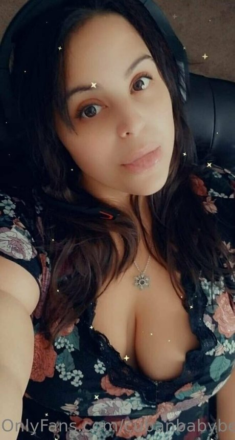 Naken läckt OnlyFans-bild av Cubanbabybella