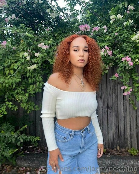 Naken läckt OnlyFans-bild av Lifewithjazmyne