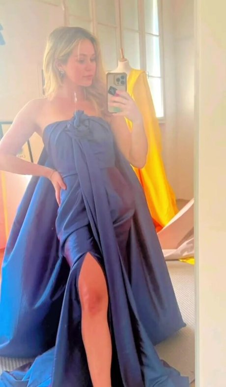 Naken läckt OnlyFans-bild av Brec Bassinger