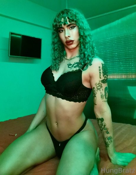Alaston vuotanut OnlyFans-kuva Hungbratz
