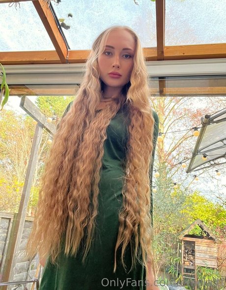 Naken läckt OnlyFans-bild av Emiliatt