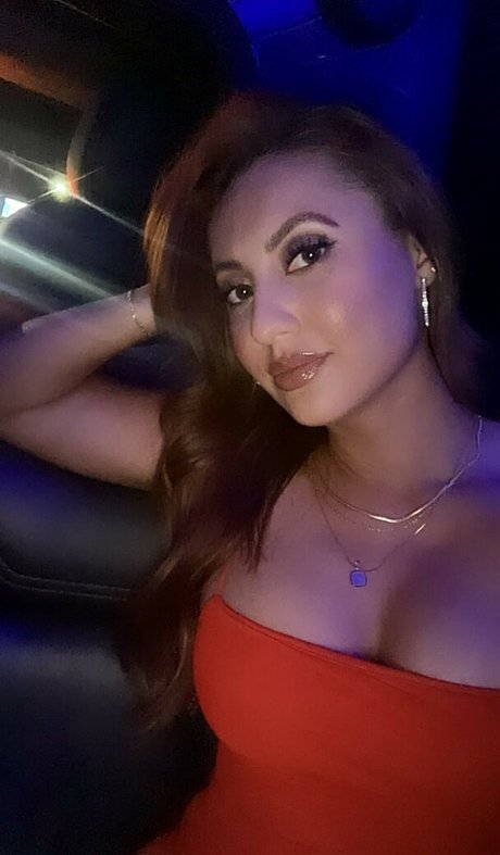 Francia Raisa