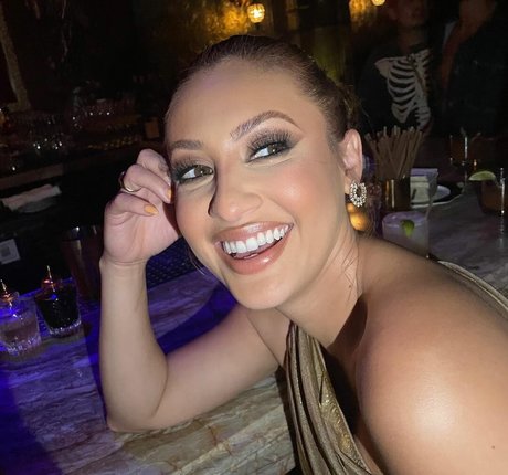 Francia Raisa