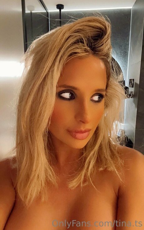 Naken läckt OnlyFans-bild av Tinats