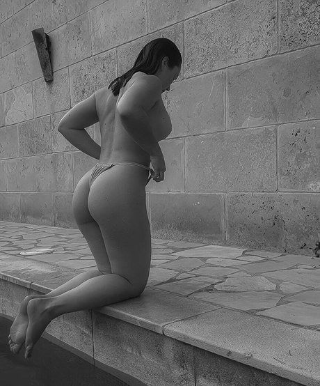 Обнаженная фотография утечки OnlyFans от Sweetnzaza