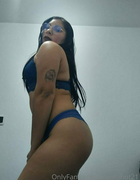 Naken lekkede OnlyFans-bilde av Angelahot21