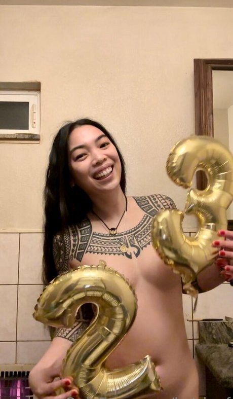 Naken läckt OnlyFans-bild av Katdgaf