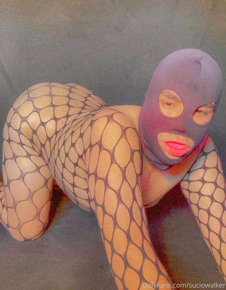 Naken läckt OnlyFans-bild av Suciowalker