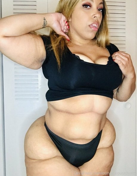 Foto desnuda filtrada de OnlyFans de Curvaceousroyalty