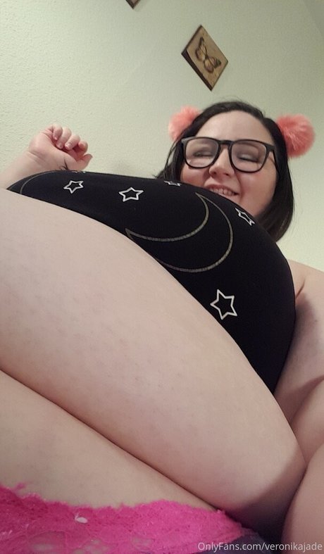 Alasti lekkinud OnlyFans-i pilt Veronikajade