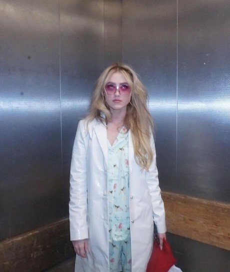 Naken läckt OnlyFans-bild av Kathryn Newton