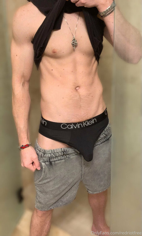 Nagie wyciekłe zdjęcie OnlyFans od Redriotfree