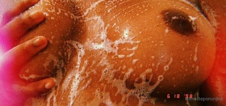 Naken läckt OnlyFans-bild av Rohilu