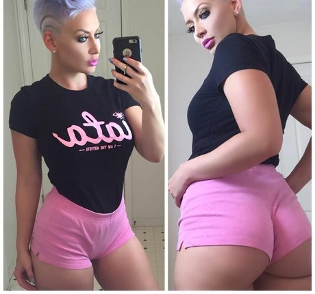 Naken läckt OnlyFans-bild av Eliza Bleu