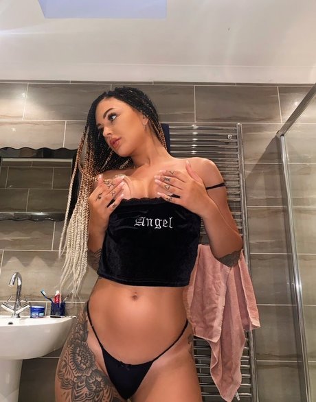 Foto di nudo di fuga di OnlyFans di Emilypaigexx