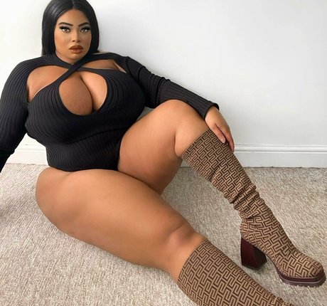 Naken läckt OnlyFans-bild av Yathbeauty