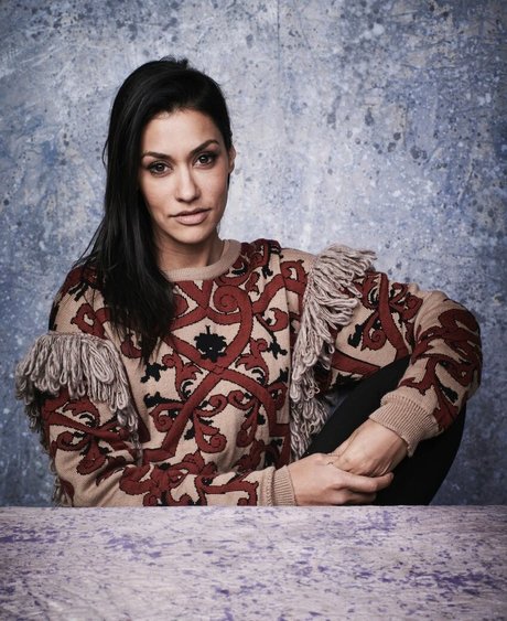 Naken lekkede OnlyFans-bilde av Janina Gavankar