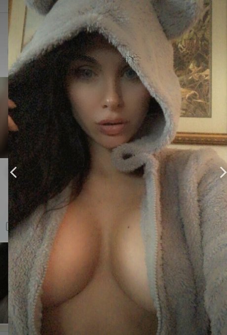 Naken läckt OnlyFans-bild av Summerfoxfox