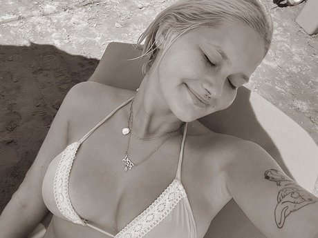 Naakte gelekte OnlyFans-foto van Nikaromm