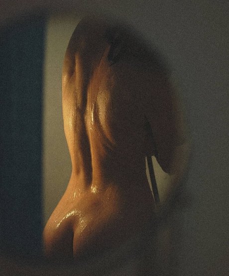 Naakte gelekte OnlyFans-foto van Nadin Lehetska