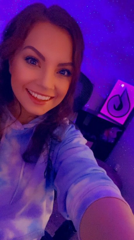 Naakte gelekte OnlyFans-foto van Gingy Gingerliness