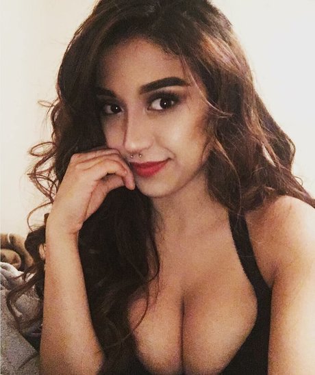 Alexandra Nicole