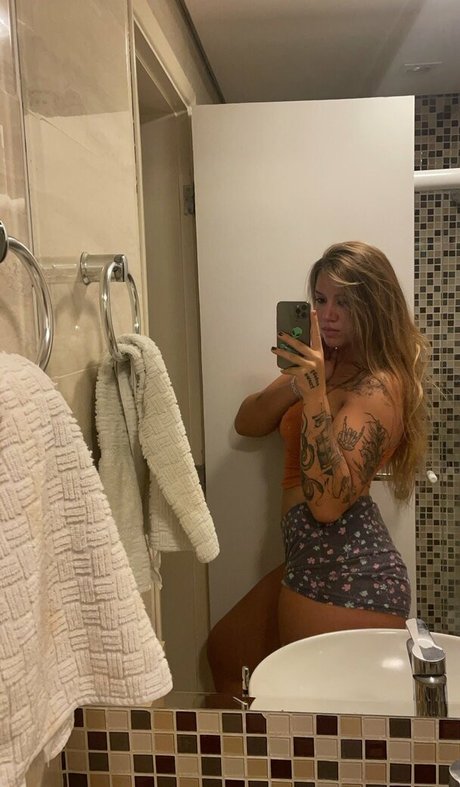 Naakte gelekte OnlyFans-foto van Elanadara