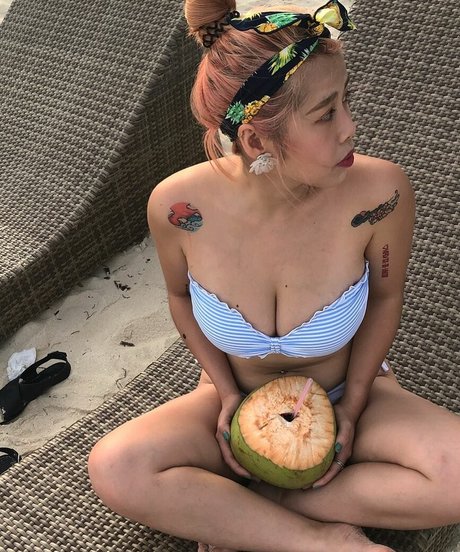 Foto nua vazada do OnlyFans de Chen
