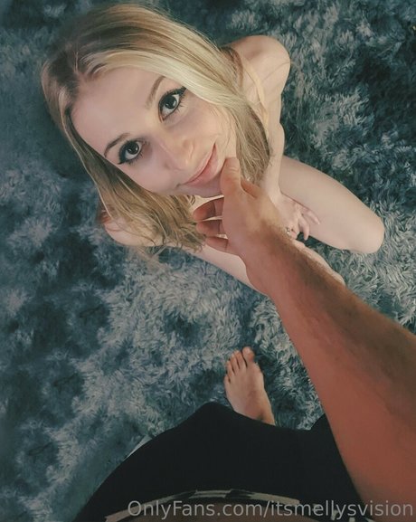 Foto nua vazada do OnlyFans de Itsmellyvision