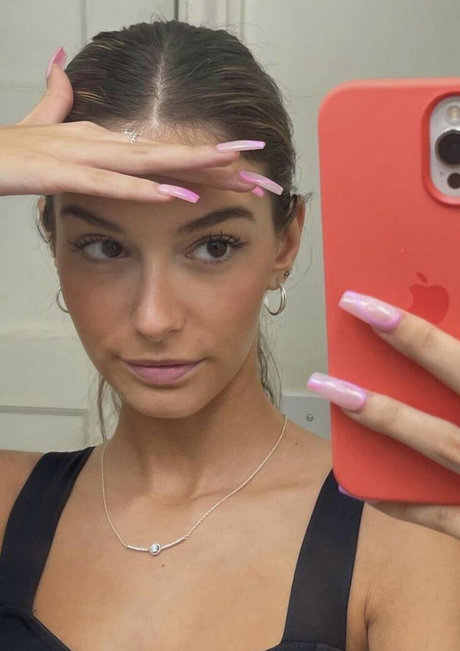 Naken läckt OnlyFans-bild av Brunettestarbucksaddict