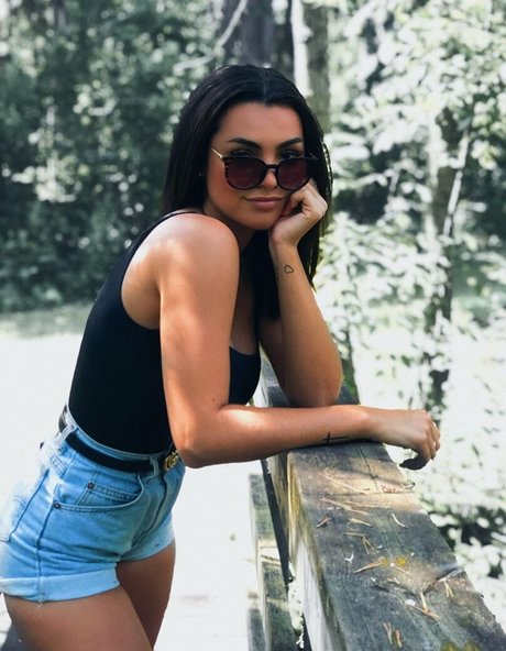 Alaston vuotanut OnlyFans-kuva Kylie Manue