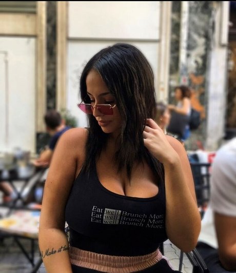Alaston vuotanut OnlyFans-kuva Chrysanthie