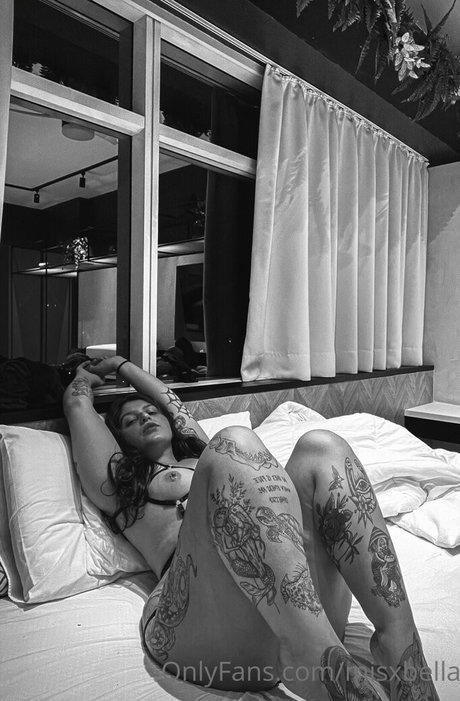 Naken läckt OnlyFans-bild av Isabella Medeiros