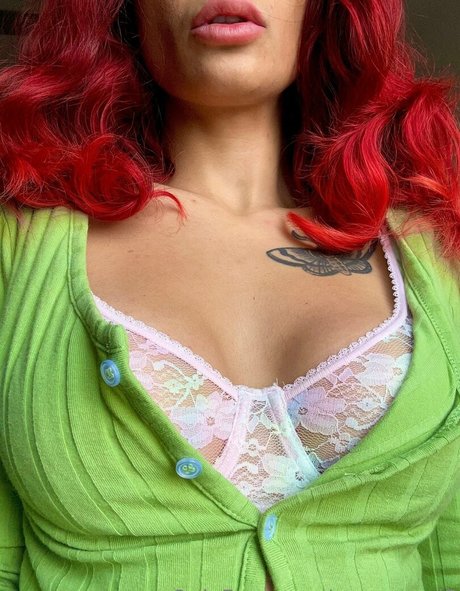 Naken lekkede OnlyFans-bilde av Queen Red