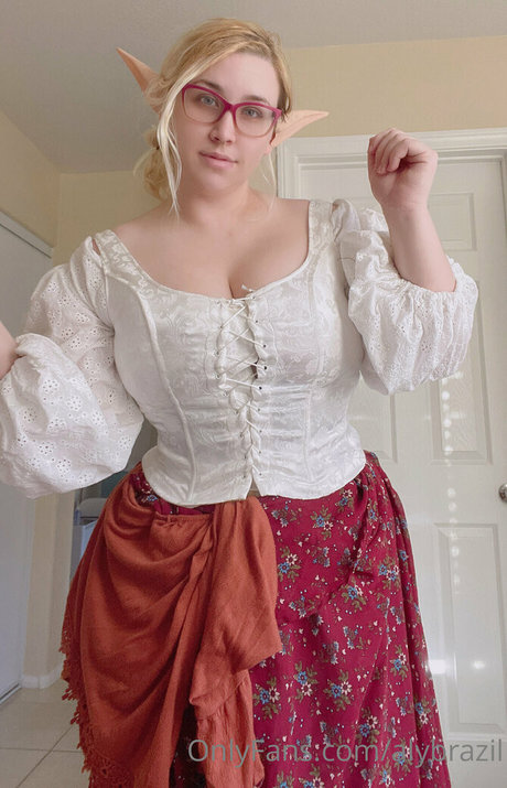 Alasti lekkinud OnlyFans-i pilt Alybrazil