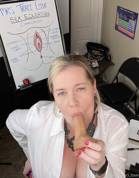 Mrs Traci Love