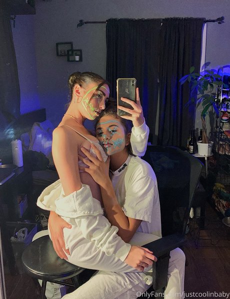 Nahá fotka uniklých OnlyFans od Justcoolinbaby